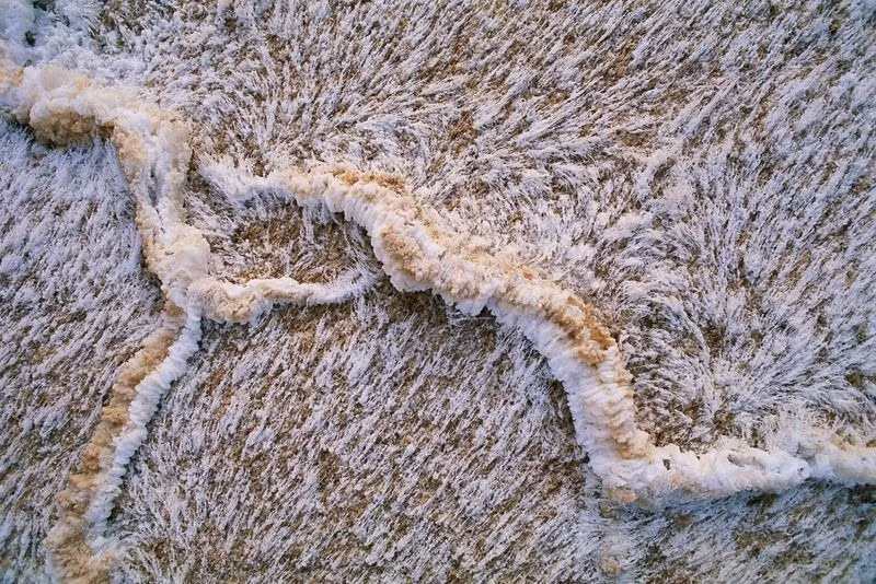 Các nhà địa chất đã xác định được khoảng 50 mỏ muối lớn trong khu vực này. Một số mỏ đã bị bào mòn bởi gió và mưa, phơi bày mặt cắt ngang của nó.