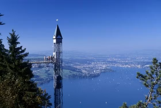 Toàn cảnh thang máy Hammetschwand nhìn từ xa.