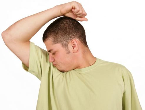 Mồ hôi không có mùi. Mùi cơ thể là do vi khuẩn kết hợp với tuyến mồ hôi sản sinh ra.