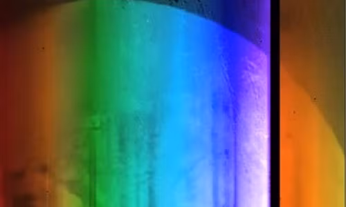 Anh cuc hiem sao Diem Vuong khoac ao cau vong