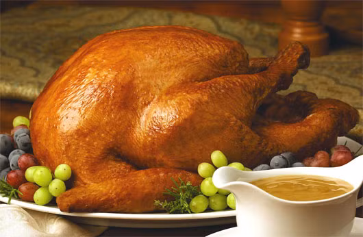 Ở Mỹ và Canada, gà tây được ăn vào dịp Lễ Tạ ơn.