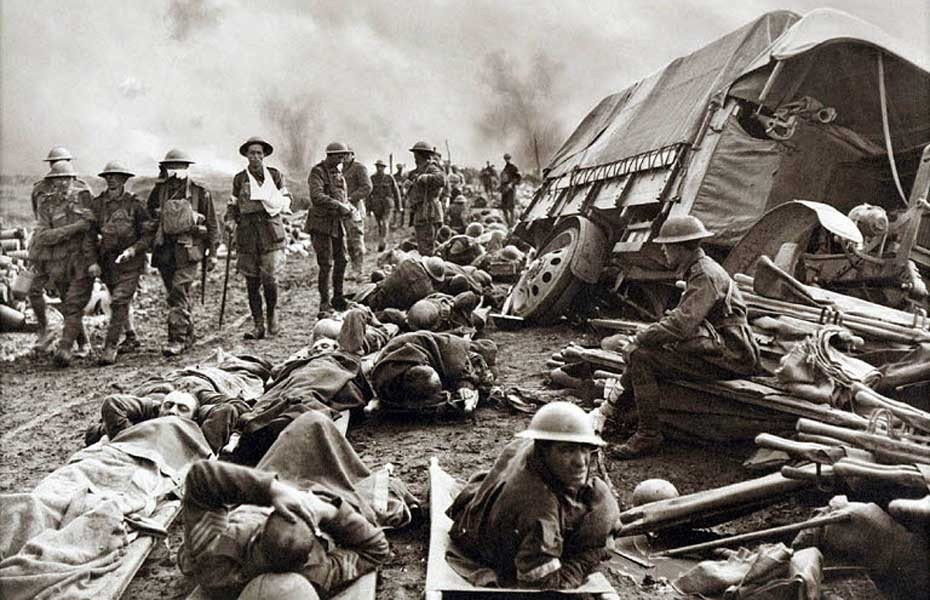 Thế giới loài ong có rất nhiều bí ẩn.Mật ong không chỉ là một loại thực phẩm mà còn được coi là một thứ thuốc chữa bệnh công hiệu, đặc biệt thường được sử dụng cho các binh lính ngoài mặt trận nhờ khả năng hút độ ẩm.