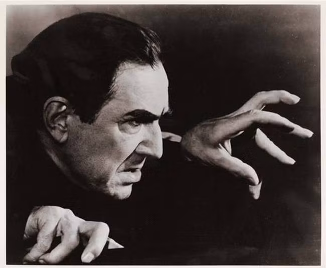 Để đuổi ma cà rồng đi, người xưa thường dùng sắt, muối, nước và bạc hà.