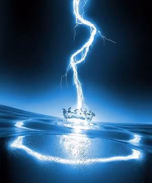 Nước bản thân nó không dẫn điện mà là các tạp chất trong nước dẫn điện.