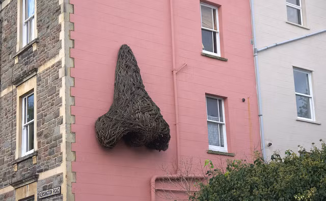 Khi bạn hít thở bằng mũi, một trong hai lỗ mũi của bạn sẽ nhận được nhiều không khí hơn lỗ mũi kia, và chúng sẽ đổi chỗ sau mỗi 15 phút.