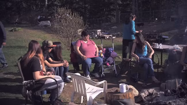 Sau chuyến đi picnic với gia đình, Joe trở về nhà cùng vài người anh em họ.