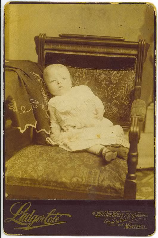 Rất nhiều bức tranh từ những năm 1800 mà bạn nhìn thấy đều là tranh vẽ người chết.