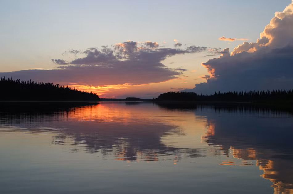 Bên dòng sông kỳ lạ có tên Harricana, người ta có thể dễ dàng tìm được những hòn đá với đủ hình dáng kỳ lạ vô cùng cuốn hút.
