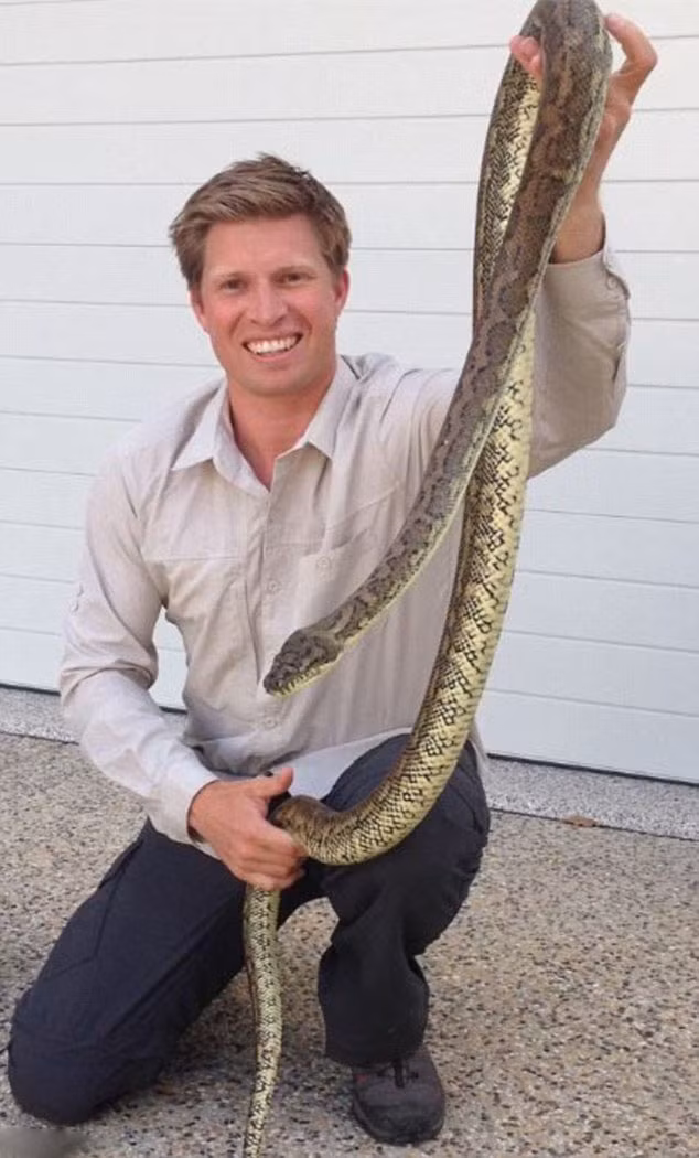 Anh cũng cho biết thêm loài rắn độc nhất ở Australia mà anh biết tại thời điểm này là những con rắn nâu miền đông, đó là loài rắn độc nhất nhì thế giới.