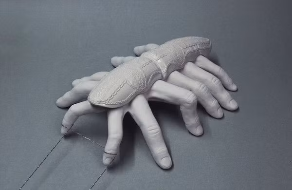 Bên cạnh đó còn là những tạo hình quái dị, khiến người xem liên tưởng đến những con quái vật và có thể làm họ gặp ác mộng.