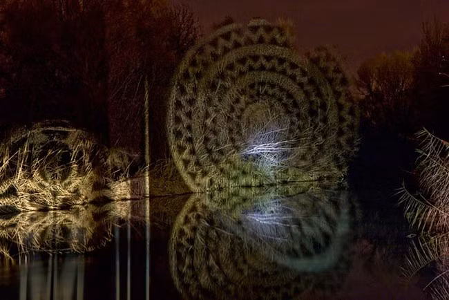 Sau đó, ông chụp ảnh lại, không dùng bất cứ kỹ thuật chỉnh sửa nào cho những bức hình mà các bạn đang chiêm ngưỡng ở đây.