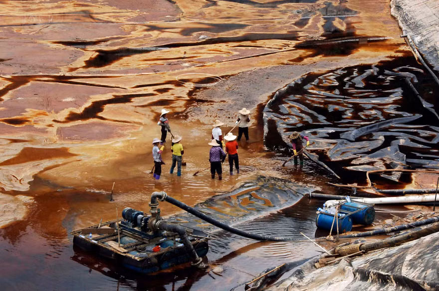 Sự cố tràn dầu khiến tỉnh Phúc Kiến bị ô nhiễm nước trầm trọng.