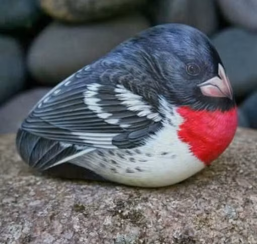 Chú chim bằng đá sinh động từ mọi góc nhìn.