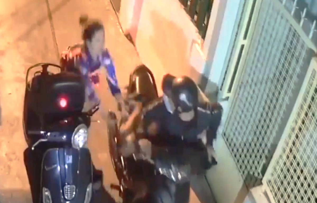 Bat ten cuop giat vi, dap nga co gai o TP HCM-Hinh-2