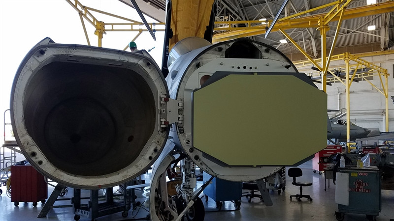 Tiêm kích F-16 là dòng tiêm kích nổi tiếng với khả năng cơ động linh hoạt. Trong một thử nghiệm mới đây của không quân Mỹ, F-16 đã giành chiến thắng thuyết phục trong các cuộc không chiến tầm gần với tiêm kích thế hệ 5 F-35 nhờ khả năng tăng tốc, chuyển hướng nhanh chóng.