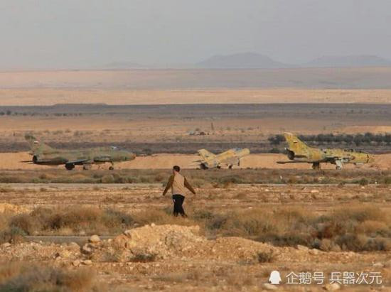 Để khôi phục khả năng chiến đấu của lực lượng Không quân, Quân đội Syria đã bắt đầu tìm mua máy bay chiến đấu hạng nhẹ; do mục tiêu của không quân Syria là quân khủng bố và quân nổi dậy, do vậy chỉ cần máy bay chiến đấu hạng nhẹ vẫn đủ đáp ứng yêu cầu nhiệm vụ.