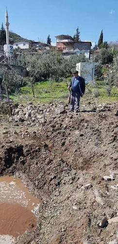 Báo cáo cũng cho biết tên lửa đạn đạo của Iran đã bị đánh chặn, tuy nhiên nó vẫn tạo ra một chiếc phễu lớn tại điểm rơi, thuốc nổ và mảnh vụn đã gây hư hỏng nhiều tòa nhà xung quanh và làm bị thương một vài binh sĩ Thổ Nhĩ Kỳ.