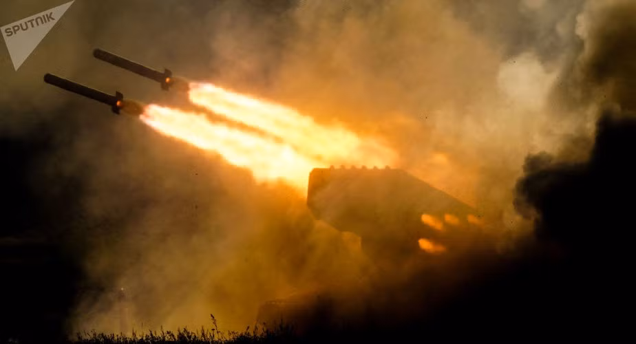 Đáng chú ý hơn, ngoài TOS-1A Buratino, Inforuss cho biết Nga còn đưa tới chiến trường Syria tổ hợp pháo phản lực nhiệt áp thế hệ mới nhất của mình, chỉ vừa mới được thử nghiệm thành công, đó chính là hệ thống Solntsepek.