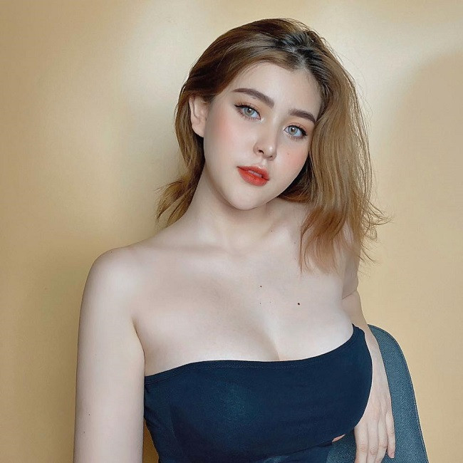 Hình mẫu body lý tưởng của Nhật Anh là Kylie Jenner. Và cũng như Kylie, hiện tại Nhật Anh đang làm thêm công việc người mẫu ngoài việc học hành. Cô từng được mời chụp nội y, đồ ngủ và một số trang phục nữ tính khác.