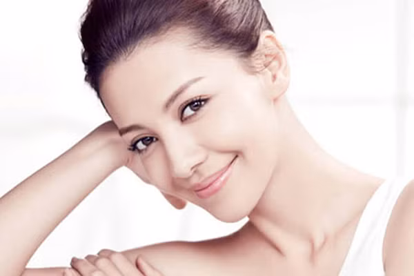 Người phụ nữ này không những thông minh mà còn có sự nhạy cảm của phải yếu. Nhiều người có thể có cả giác quan thứ 6, linh cảm được những sực việc tốt lẫn xấu có thể sắp xảy ra cho mình hoặc người thân. Cuộc đời khá yên bình, thuận lợi, không gặp nhiều thăng trầm.