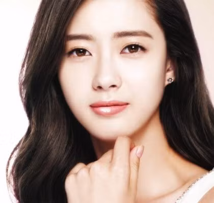 Người phụ nữ này nghĩ gì thì làm nấy, luôn biến ý tưởng trong đầu thành hành động. Tuy có sự năng nổ phấn đấu sự nghiệp bản thân nhưng lại có thể phân biệt rạch ròi với cuộc sống bình thường nên biết cách cân bằng, hài hòa trong công việc. Yêu chuộng hòa bình, thiên về hòa giải và làm vừa lòng người khác. Đây là tướng người phụ nữ giàu có mà cánh đàn ông đều khâm phục.