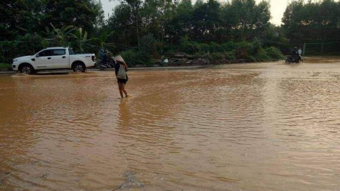 Lai vo duong ong nuoc sach Song Da, dan bi cat nuoc den chieu