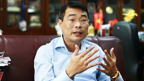 Ông Lê Minh Hưng là con trai của ông Lê Minh Hương, cố Thượng tướng, Ủy viên Bộ Chính trị, Bộ trưởng Bộ Công an (từ năm 1998 – 2002). Trước khi giữ chức Bộ trưởng Bộ Công An thì ông Lê Minh Hương từng làm Bộ trưởng Bộ Nội vụ (từ năm 1996-1998).