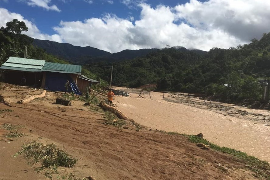 Tham hoa sat lo vui nhieu nguoi o Quang Nam: Tim them 2 thi the o Phuoc Son