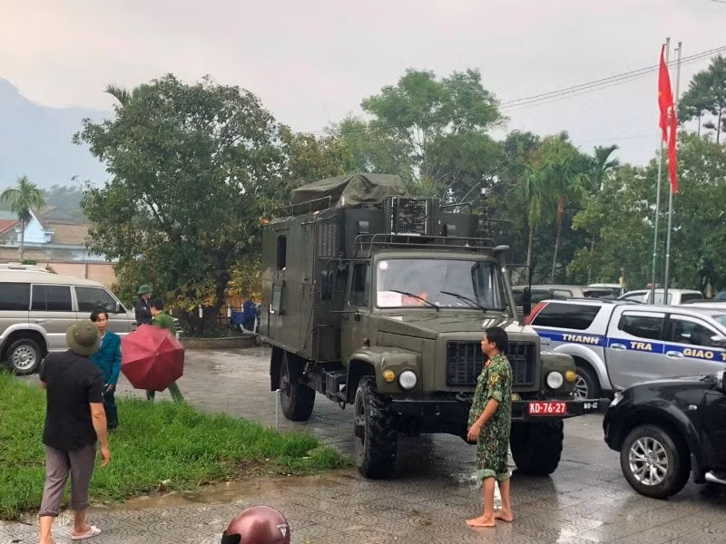 Chính phủ, Bộ Quốc phòng và địa phương đang dồn toàn lực để cứu nạn kịp thời các nạn nhân đang mắc kẹt.