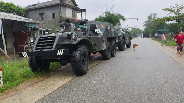 Xe bọc thép được huy động cho công tác cứu nạn.