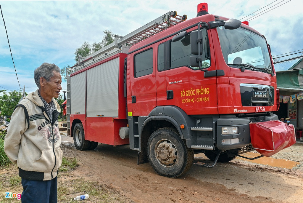 Xe cứu hộ cứu nạn của BQP túc trực 24/24 để làm nhiệm vụ. (Ảnh Zing)