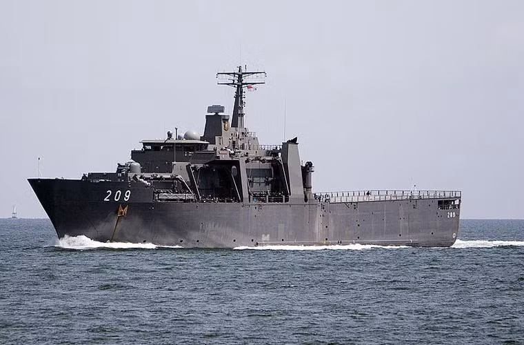 Tàu vận tải đổ bộ đa năng lớp Endurance lớn thứ 2 ở khu vực Đông Nam Á do Singapore tự đóng trang bị cho hải quân. Con tàu có lượng giãn nước tới 6.000 tấn, chở được 18 xe tăng hoặc 20 xe bọc thép hoặc 500 lính. Trên boong tàu có sân đáp và nhà chứa đáp ứng cho 2 trực thăng hạng trung.