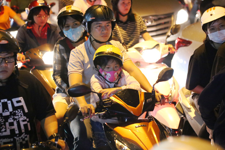 Vẻ mệt mỏi không chỉ ở trẻ em mà ngay cả người lớn.