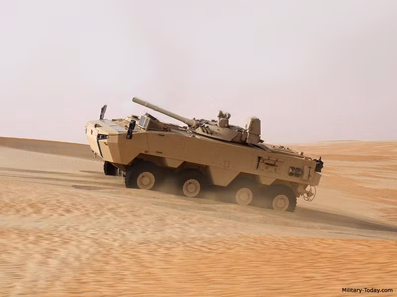 Tính cơ động của Rabdan thậm chí vượt trội BMP-3, nó được trang bị động cơ diesel 600 mã lực kết hợp hệ thống truyền động bánh lốp dĩ nhiên đem lại tốc độ cao hơn bánh xích. Tốc độ tối đa lên tới 105km/h, dự trữ hành trình 700km, có thể lội nước với tốc độ 10km/h. Nguồn ảnh: Military-Today