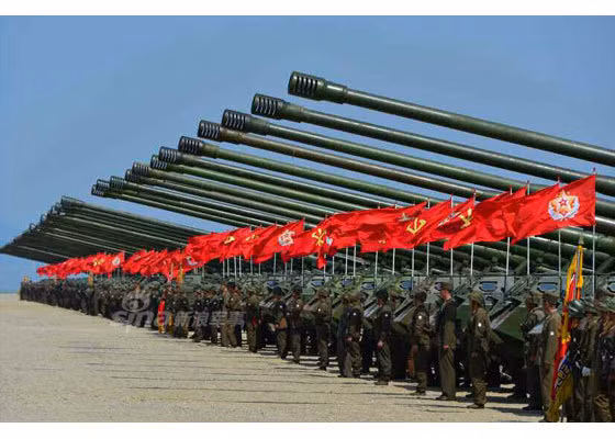 Các nguồn tin cho hay, cuộc tập trận pháo binh lớn này đã diễn ra ở bờ biển phía đông Triều Tiên nhân kỷ niệm 85 năm thành lập quân đội Triều Tiên. Nguồn ảnh: Sina