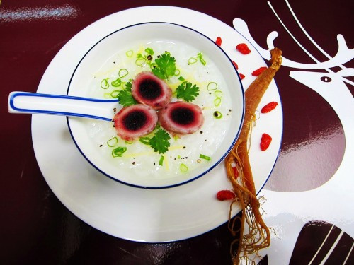 Tốt nhất, với người lớn chỉ nên uống nửa chén rượu nhỏ ngâm nhung trước bữa ăn hoặc 5 – 7gram cho mỗi ngày.