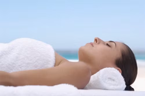 Thuốc cũng khó phát huy hết tác dụng nếu đặt sai vị trí. Bạn nên nằm xuống rồi nhẹ nhàng đưa thuốc vào bên trong âm đạo.