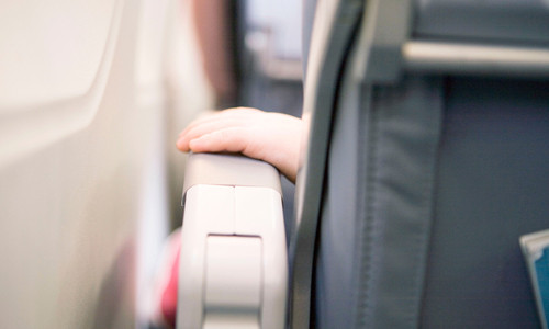 Noi nào bản nhát tren máy bay, bản hon toilet?