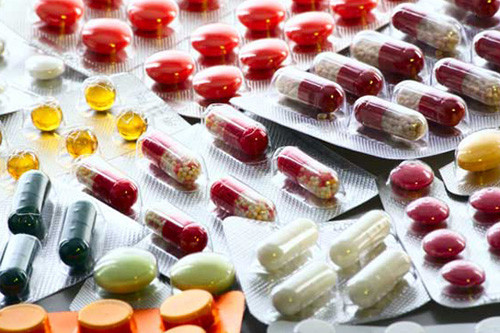 Uống thuốc theo chỉ dẫn của bác sĩ. Việc lạm dụng thuốc giảm đau hoàn toàn không tốt, đặc biệt nếu sử dụng thường xuyên. Để bảo vệ thận, bạn nên sử dụng các nguyên liệu từ tự nhiên sẽ tốt hơn. Trong trường hợp bắt buộc phải nhờ đến sự hỗ trợ của thuốc, bệnh nhân nên tuân thủ tuyệt đối loại thuốc và liều lượng bác sĩ kê đơn.