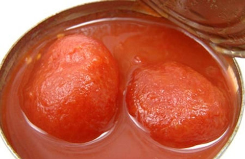 Đáng chú ý, ăn nhiều cà chua đóng hộp không khác gì “đầu độc” cơ thể. Ngoài hệ lụy giống việc ăn cà chua tươi, cà chua đóng hộp còn chứa nhiều chất bảo quản có thể gây nên sự xáo trộn nguy hiểm trong niêm mạc dạ dày.