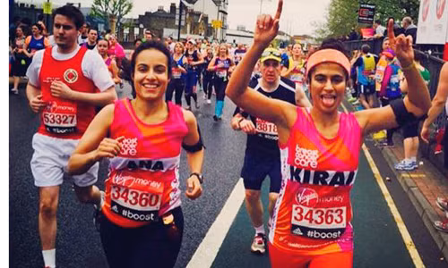 Gai tre bo tampon ky “den do” chay marathon bao ve nu quyen