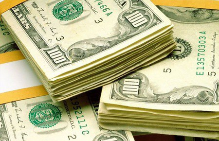 Khi xe đang di chuyển, nhóm cướp dùng súng tấn công đám đông, trong đó có Ivonete. Một tên bóp cò khiến đạn bay thẳng tới ngực bà. Điều kì diệu là Invonete không hề hấn gì nhờ lớp áo ngực cùng cuộn tiền dày bịch đã ngăn cản viên đạn khiến bà bị thương.