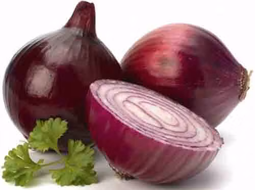 Hành tây. Hành tây là một trong số rất ít những loại thực phẩm có chứa prostaglandin A – một chất giúp giãn mạch, có thể làm mềm các mạch máu, giảm độ nhớt máu, tăng lưu lượng máu mạch vành, thúc đẩy huyết áp các chất khác bài tiết, đồng thời lipid trong máu cũng theo đó mà được đào thải. Ngoài ra, thường xuyên ăn hành tây còn có thể làm giảm lượng cholesterol xấu, cải thiện xơ vữa động mạch, tăng lượng cholesterol có lợi.