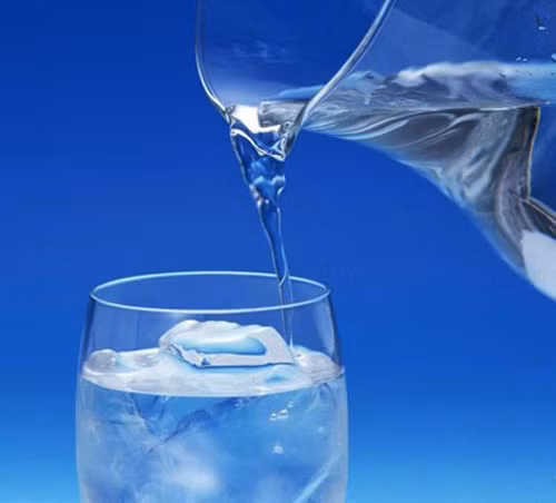 Trong khi đó bạn chỉ cần bỏ chút thời gian để đun sôi nước sạch là có thể tiết kiệm khoản tiền này.