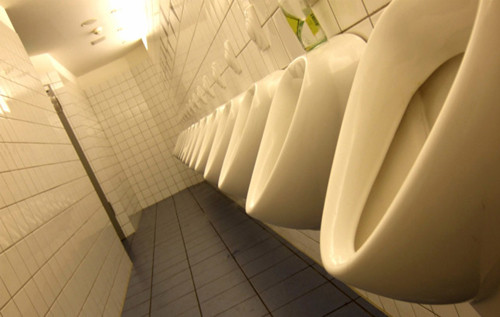 Nhìn chung, đi tiểu nhiều lần ảnh hưởng đến sinh hoạt hàng ngày và sức khỏe. Chính vì vậy, bạn cần đi khám sớm để tìm ra nguyên nhân để có hướng điều trị kịp thời, tránh để ảnh hưởng lâu dài đến sức khỏe.