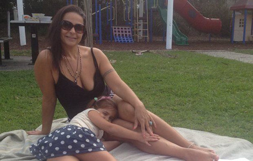 Được biết, Aminah vẫn thường xuyên bú mẹ trước khi đi ngủ. Bé cũng được mẹ đáp ứng nhu cầu tự nhiên bất kỳ ở đâu nếu muốn. Trong khi nhiều người tranh cãi về việc Maha cho con bú kéo dài thì bé cho biết: “Đôi khi, nó có vị giống như kẹo. Đôi khi nó có vị của nhiều thứ khác nhau. Bú mẹ là sở thích của cháu khi không tới trường. Nhiều bạn nhỏ khác nên được bú mẹ như cháu vì nó rất tốt”.