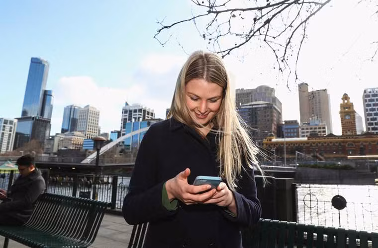 Các bạn trẻ ở Australia cũng không thể bỏ qua game tương tác thực tế ảo này.