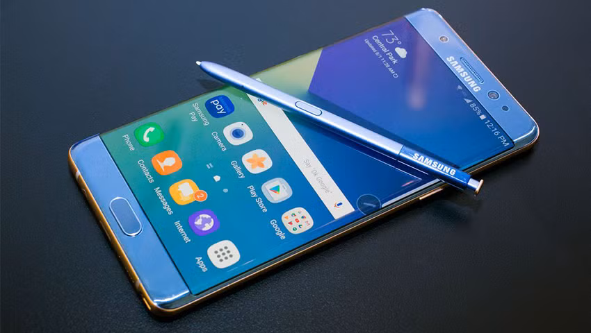 Đến ngày 19/8, Galaxy Note chính thức được bán ra với giá trên dưới 800 USD tại thị trường Mỹ, còn tại Việt Nam, máy chính hãng được bán với giá 18.990.000 đồng.