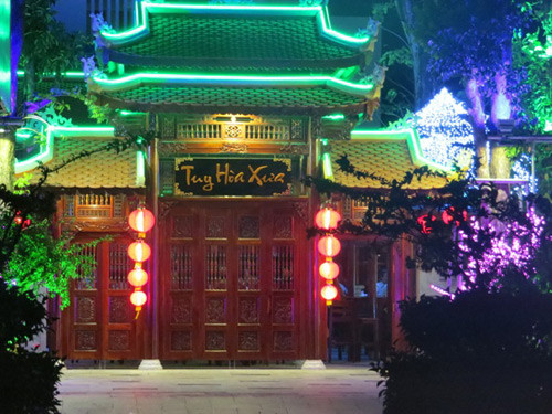 Khu đất này nằm trong quy hoạch đất xây dựng biệt thự nhưng gia đình bà Doàn xây dựng khu nhà nhà gỗ nên không được cấp phép xây dựng. (Ảnh: Dân Việt).