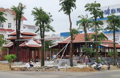 Đồng thời, yêu cầu bà Doàn giữ nguyên hiện trạng, không tự ý cơi nới, thay đổi kết cấu và quy mô các hạng mục công trình được tồn tại kể từ thời hạn văn bản trên được chuyển giao cho bà Doàn. (Ảnh: Công an nhân dân).